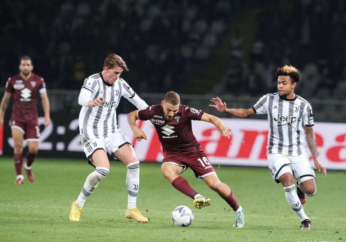 九游体育在线登录-独角戏还是团队战，球员表现点亮赛场的简单介绍