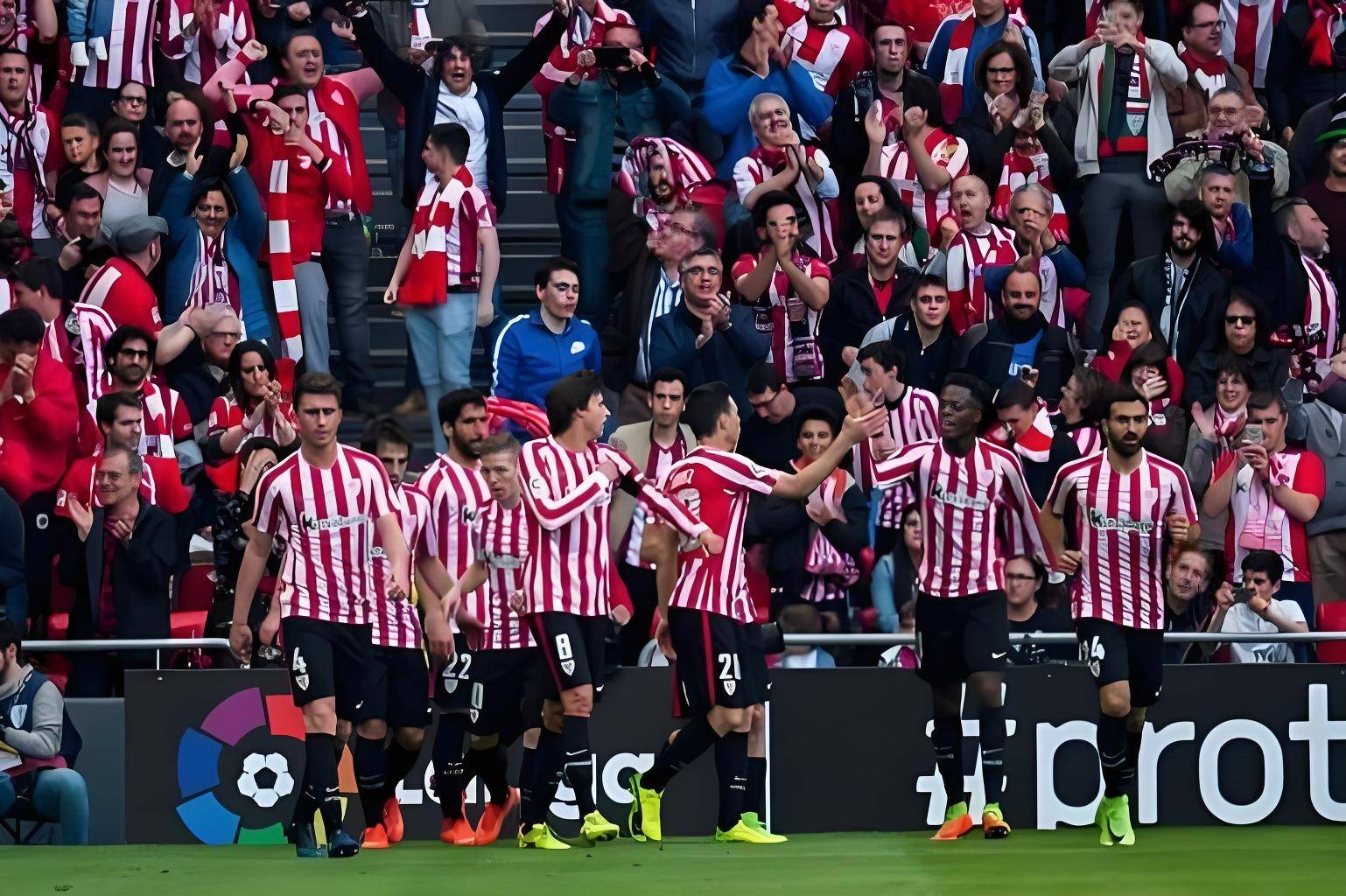 包含切尔西主场险胜水晶宫，取得四连胜保持前四的词条