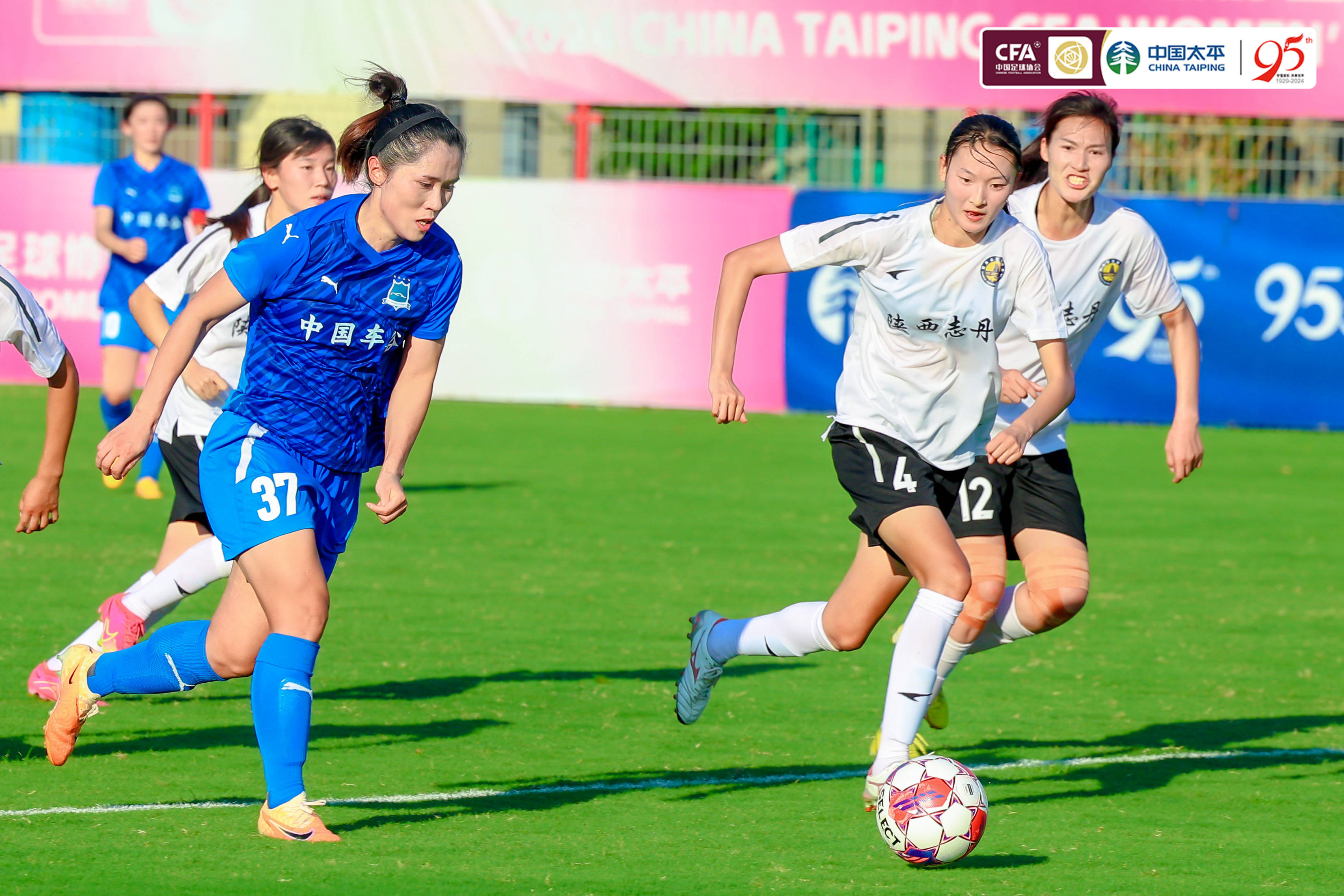 九游体育网页版-国际女足在比赛中再度崭露头角的简单介绍