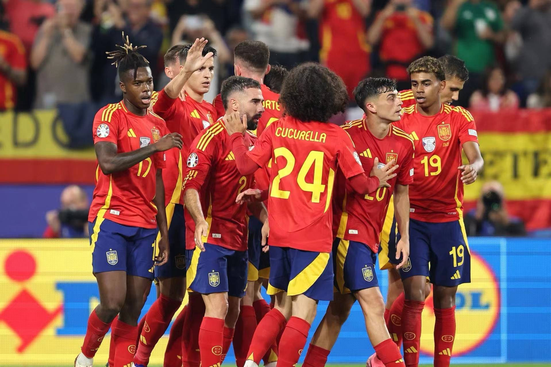 -关于西班牙队准备迎战欧洲杯预选赛，士气高涨的信息