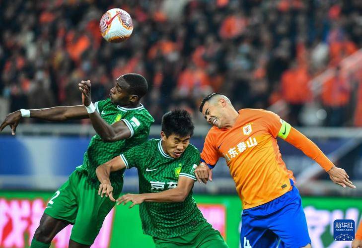 -热议焦点：巅峰对决引发球迷热议的简单介绍