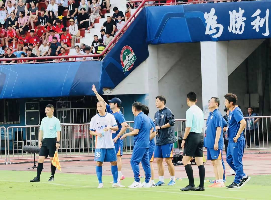 -队员意外受伤，团队急需调整