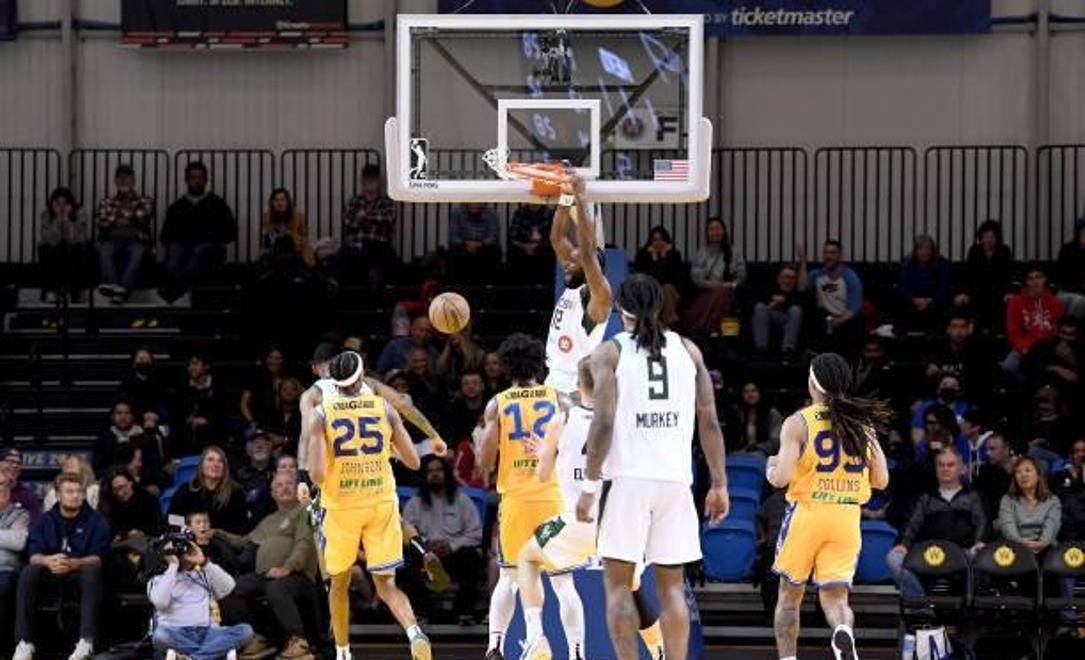 九游体育app下载-包含热火队击败强敌，主场取得胜利晋级季后赛的词条