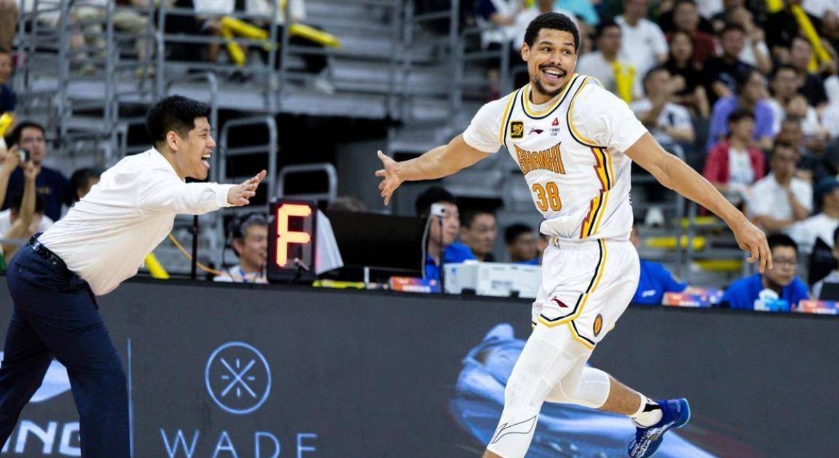 九游体育app-小组赛惊现黑马，成为争冠热门