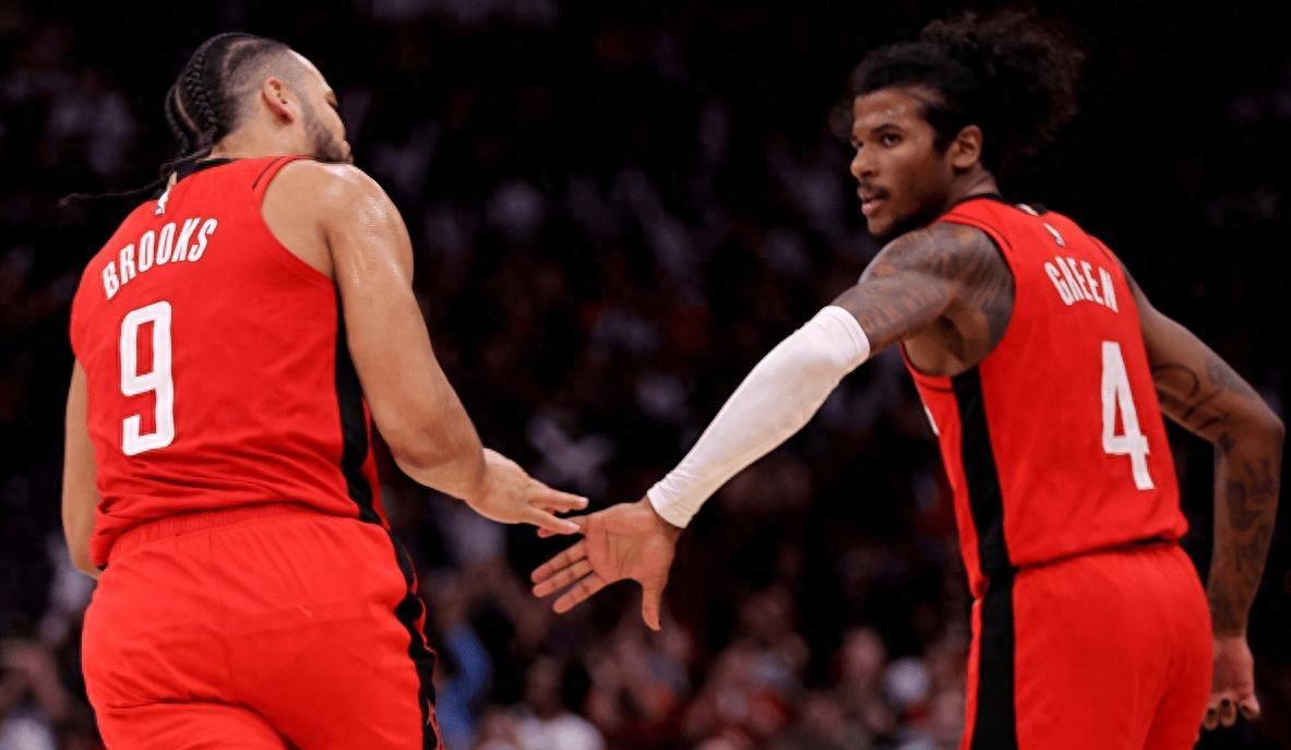 小组赛惊现黑马,成为争冠热门 小组赛惊现黑马,成为争冠热门