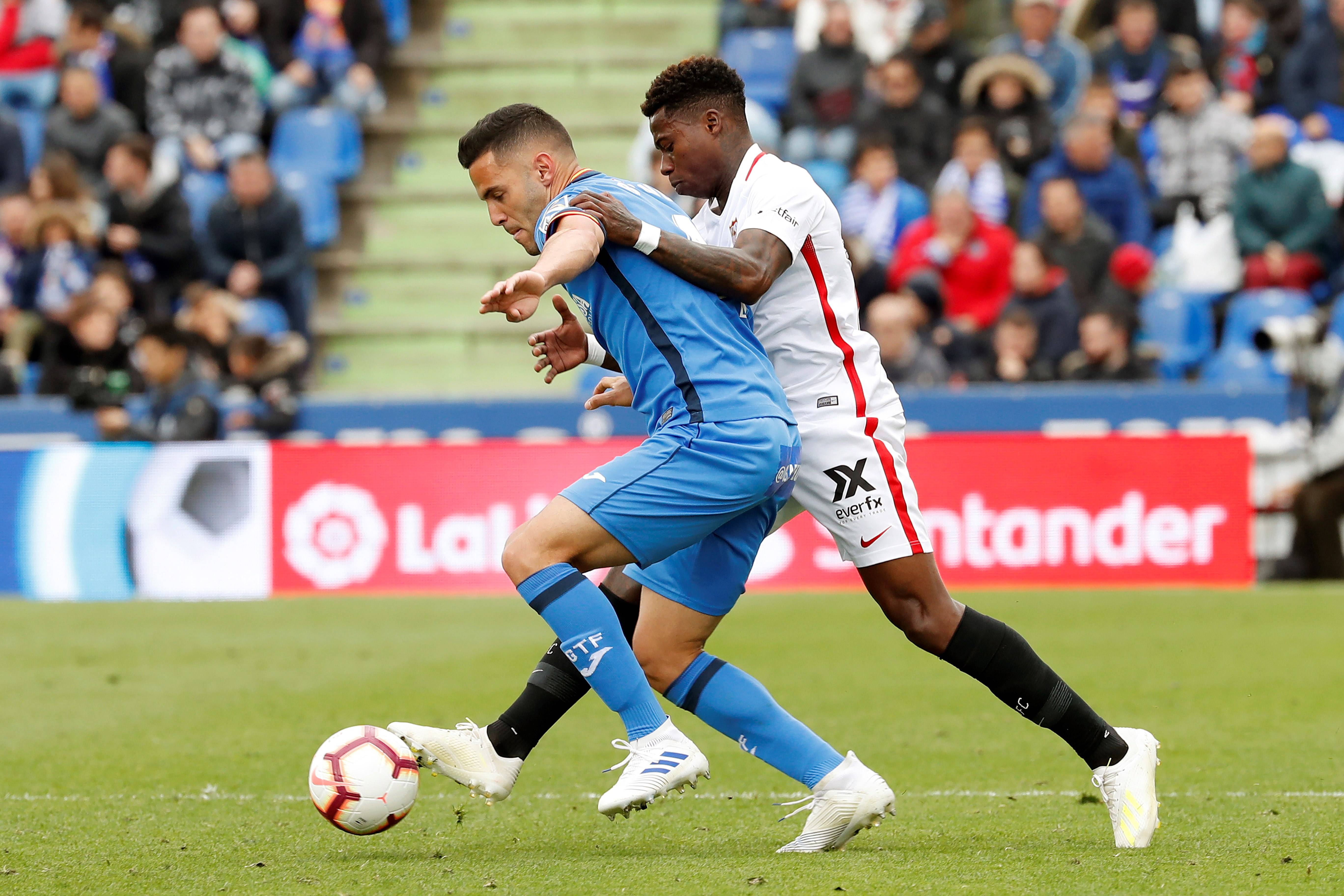 西甲球队交锋，争夺胜利激烈