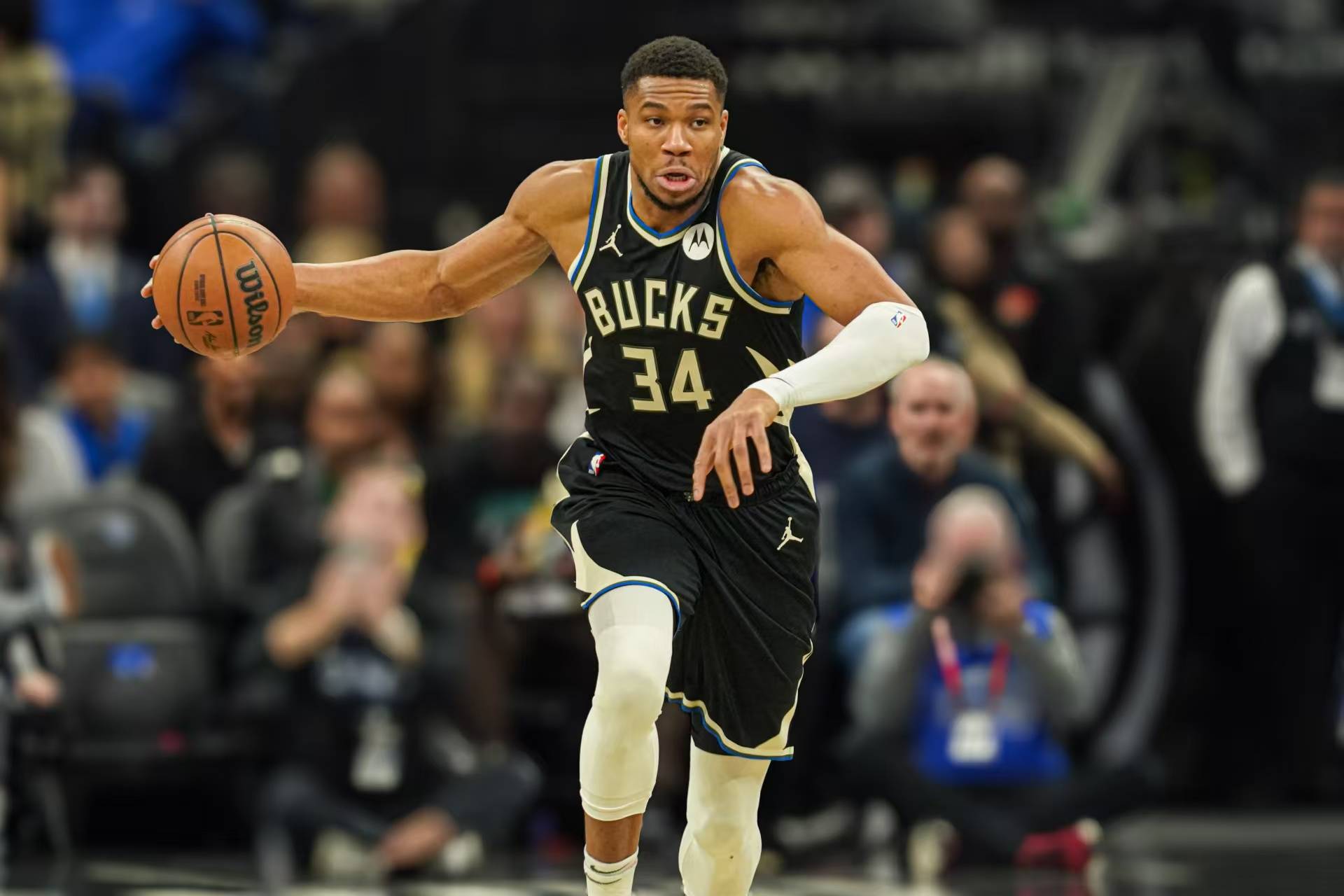 小牛主场大胜热火，唐斯贡献全场最高分