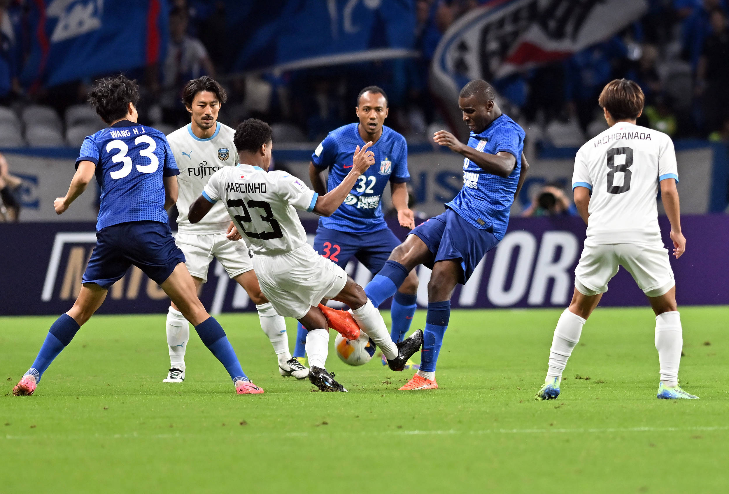 九游体育官方登录入口-双方球队在足球场上展开对决