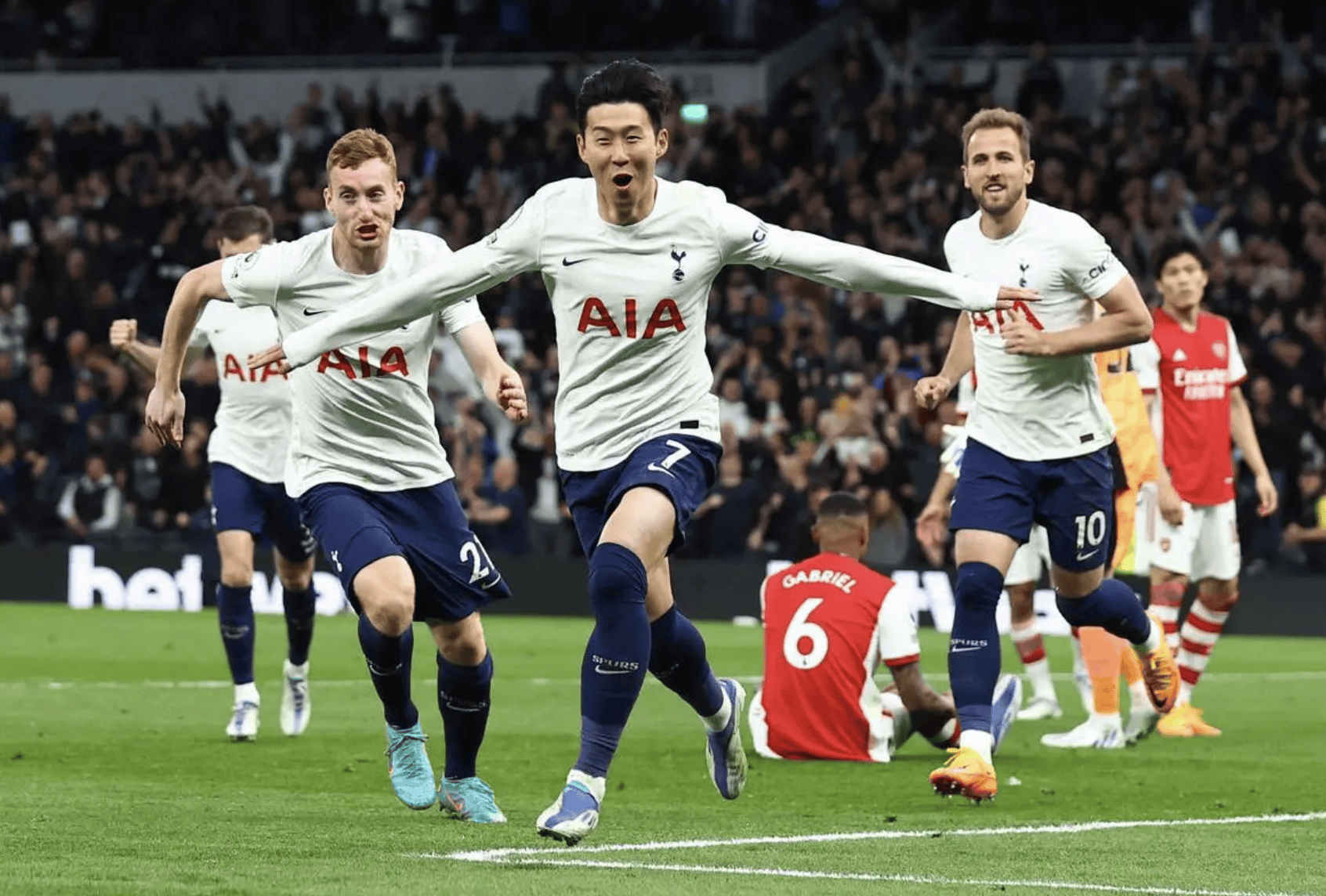 皇马客场战平托特纳姆热刺，获得欧冠小组第一