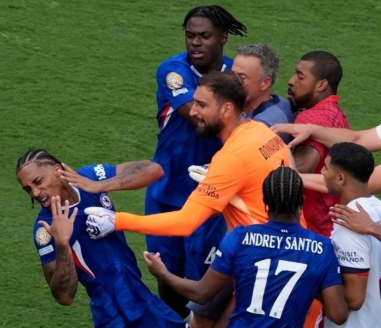 包含激烈的比赛场面让人心跳加速，胜负悬殊的词条