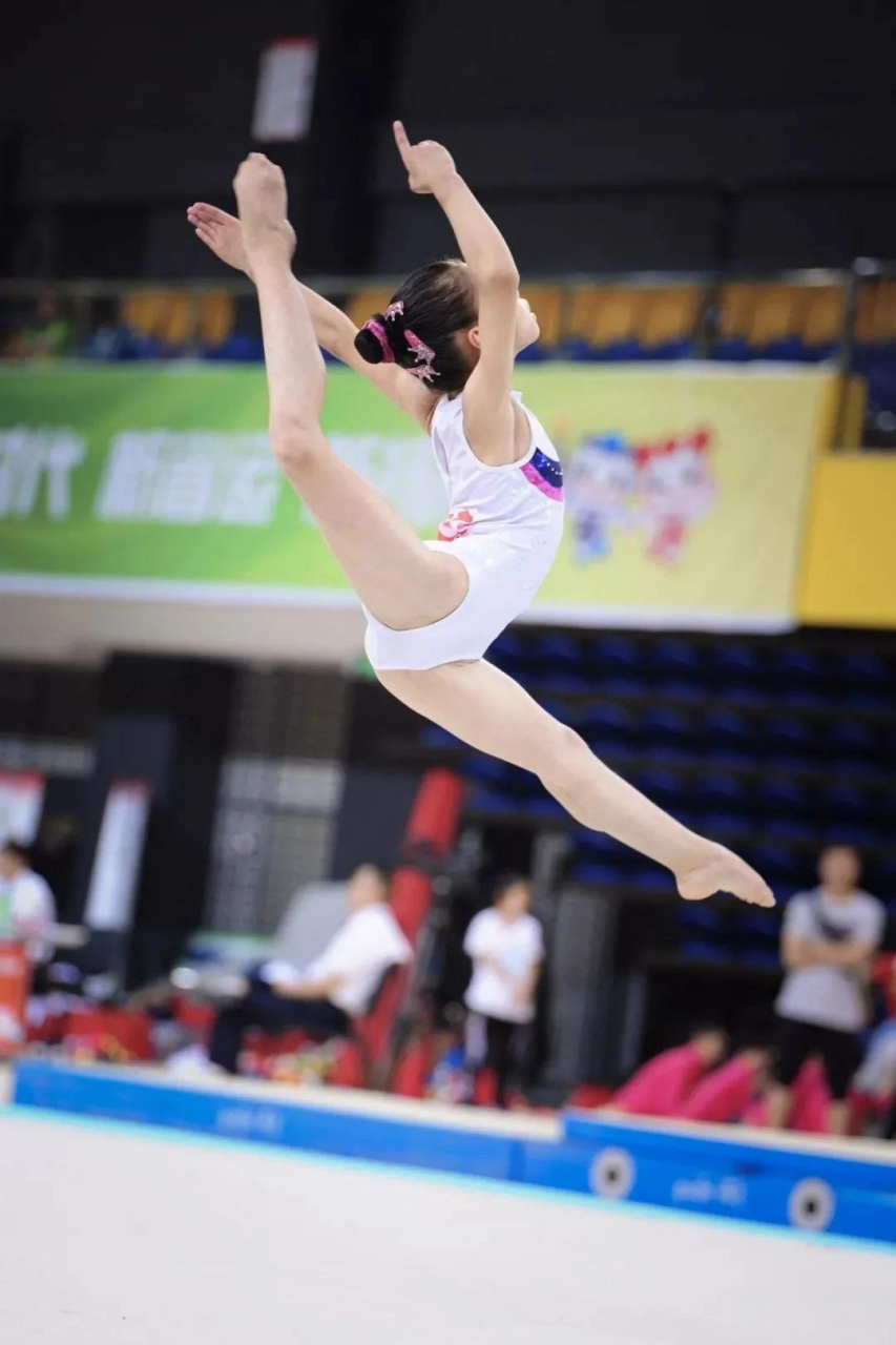 九游体育-包含体操项目场上柔和舞姿，气质高雅的词条