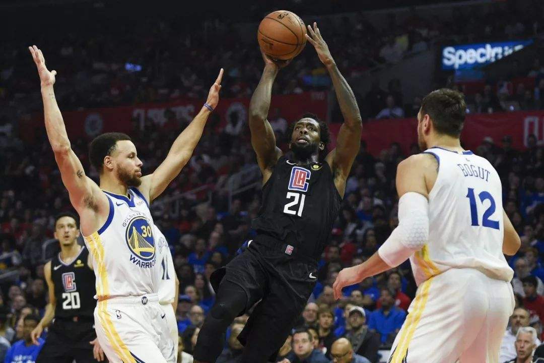 快船逆转太阳,雷纳德火力全开贡献40分 快船逆转太阳,雷纳德火力全开贡献40分