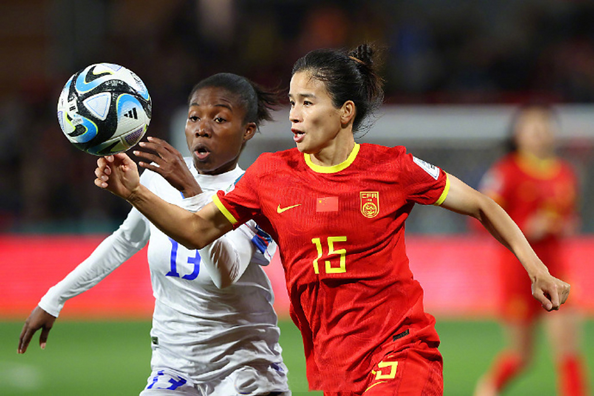 中国女足队再度登顶足球世界杯冠军